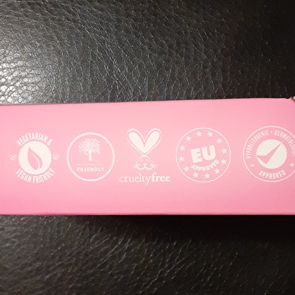 BNIB ORIGINAL PINK MAKEUP ERASER - Picture 3 of 5